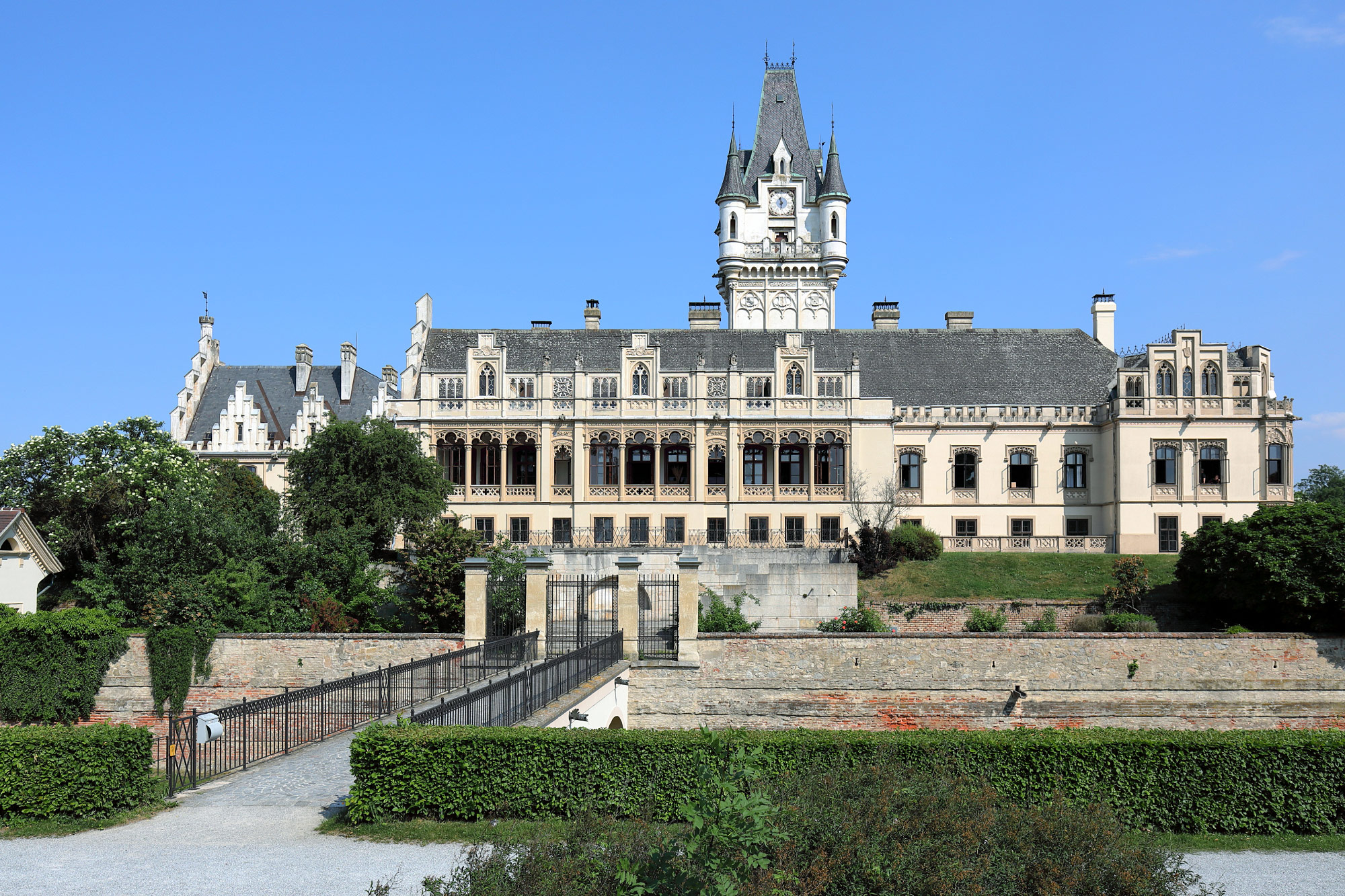 Schloss Grafenegg (Photo license: CC-BY-SA 4.0)